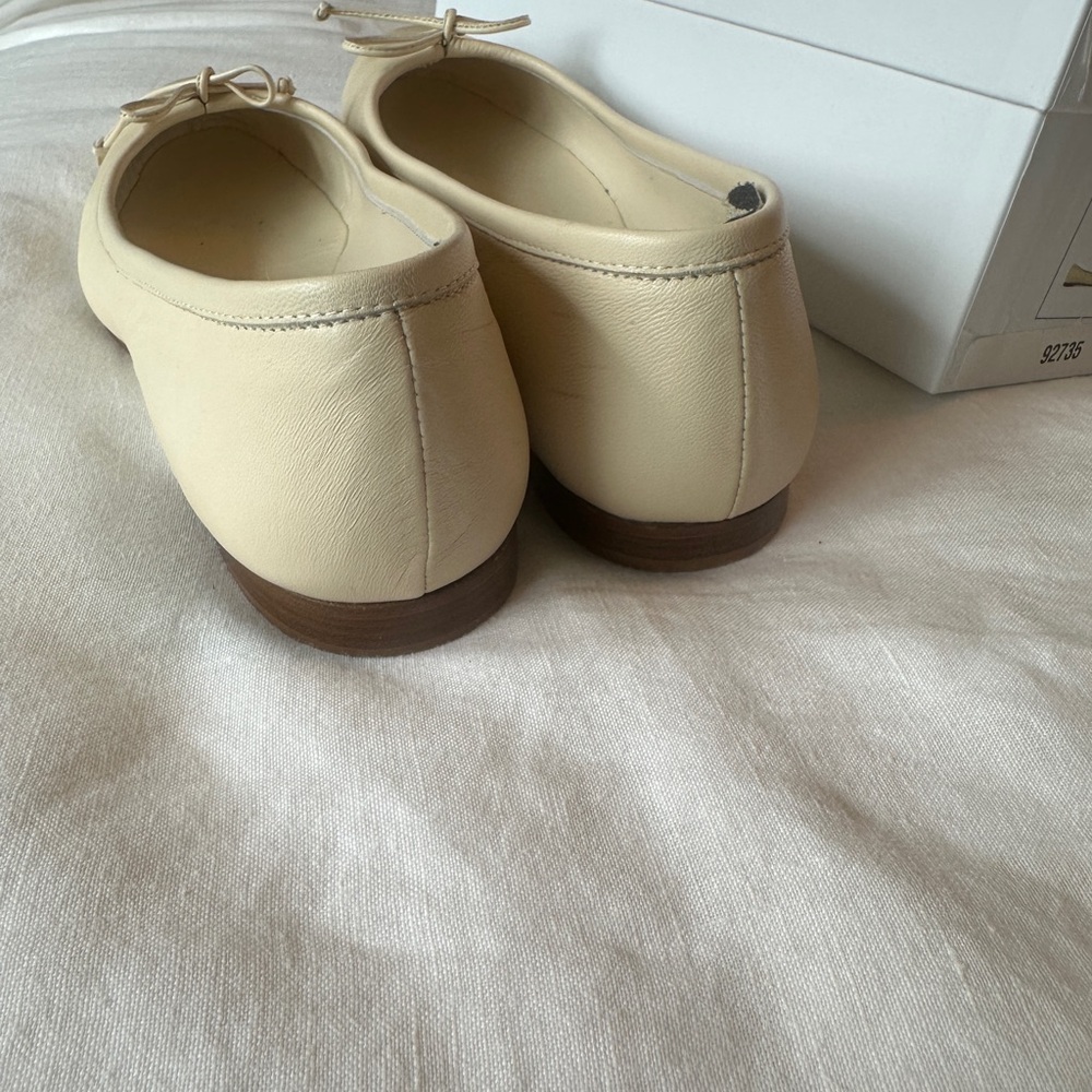 Manolo Blahnik Veralli Bow Flats - Picture 4 of 4